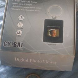 GLOBAL DIGITAL PHOTO VIEWER KEYCHAIN.