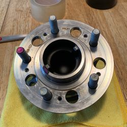 Hyundai Genesis Hub Assembly And Bearing