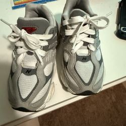 Size 11 De Niño Estan Como Nuevos $45