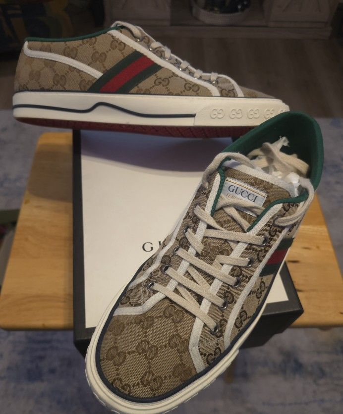 GUCCI Tennis W /Red Bottom