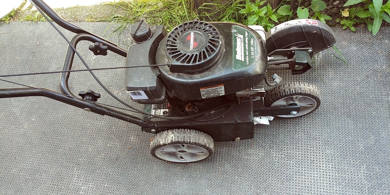 Bolens 3.5hp 148cc Commercial Gas Edger Briggs & Stratton/ Multi Position , 10” blade, huge gas tank, fresh tune up, works great, start with one pull