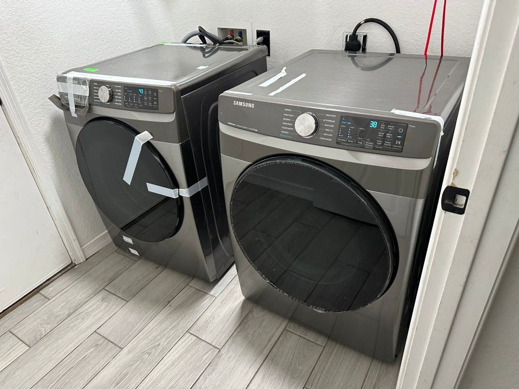 Samsung 2024 washer and dryer set electric new with warranty