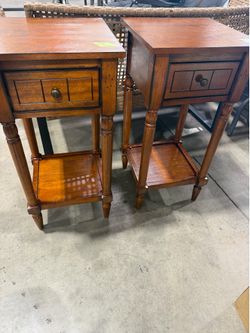 Accent end table/ nightstand/ side table (2)
