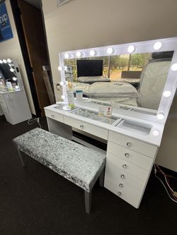 Lg White Glass Top Hollywood Vanity W Power Outlets 