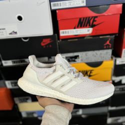 DS Adidas Ultraboost DNA 5.0 Cloud White Black Sole size 10.5