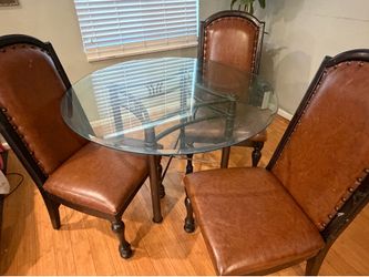 Table w/ 3 Chairs