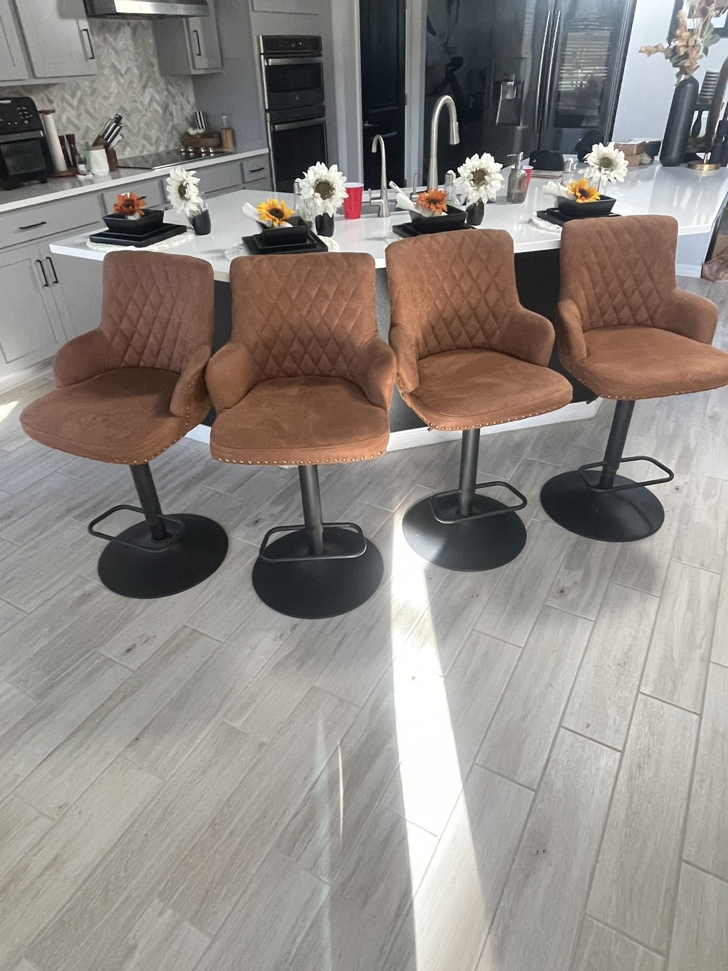 Like New Diamond Stitched Height Adjustable Leathaire Bar Stool, Brown-4