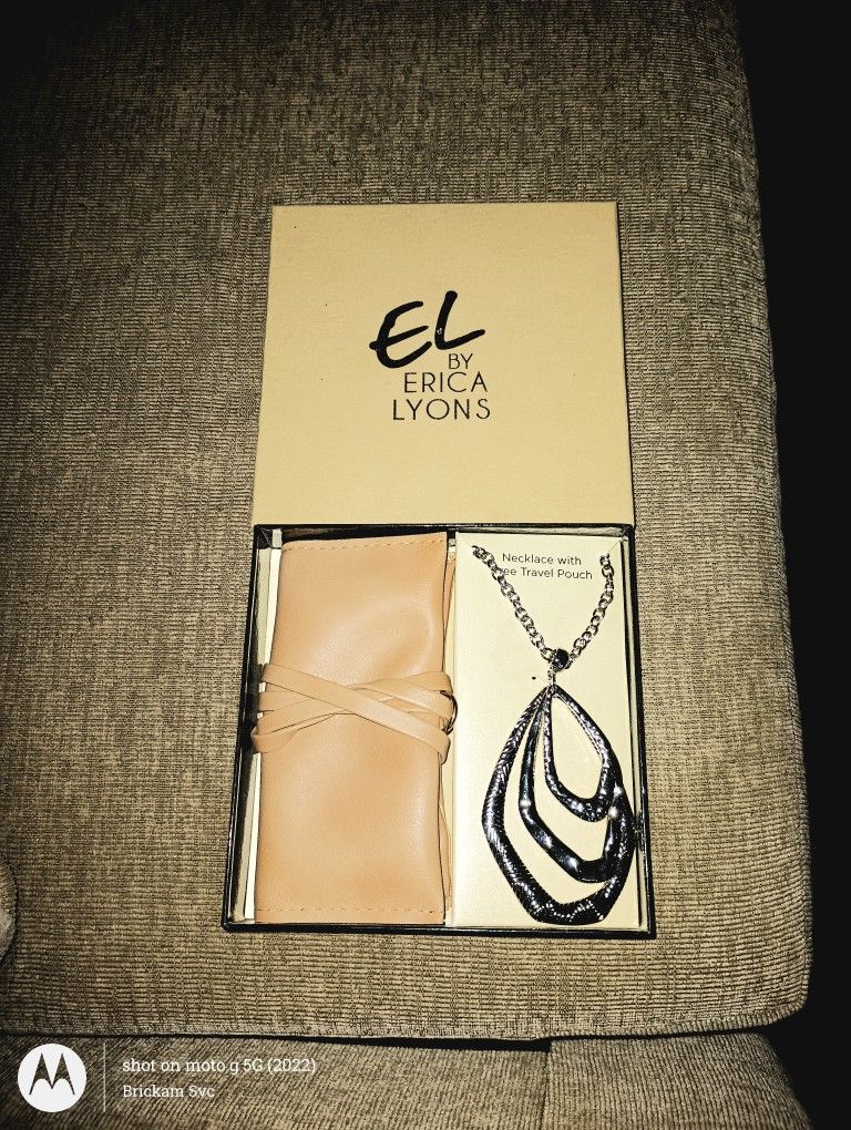 EL Necklace And Pouch