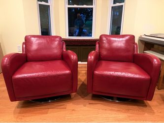 Pair of Italian Leather Swivel Club Chairs – Excellent Condition