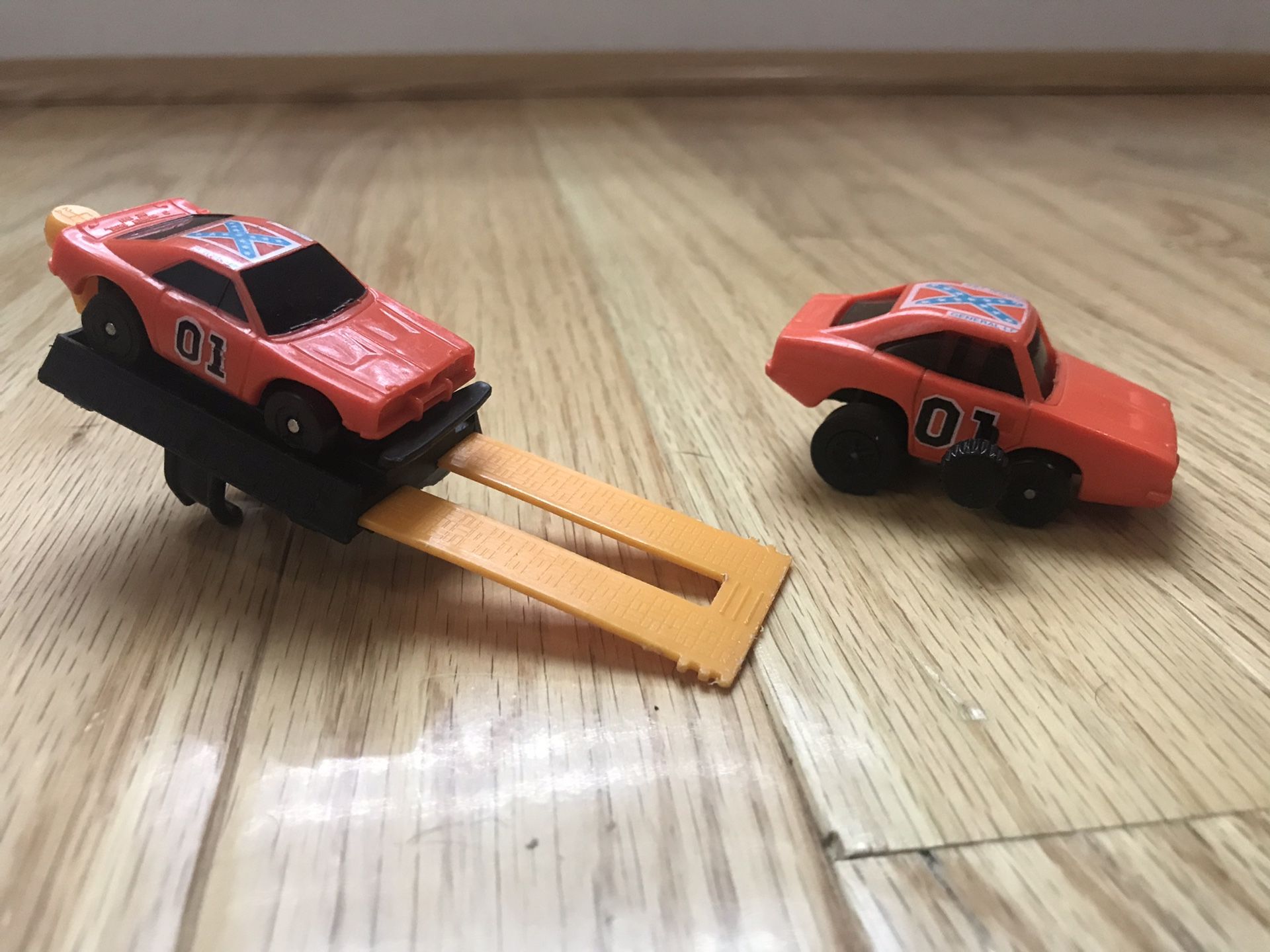 Dukes of Hazard General Lees #01 Finger Racer and Wind Up Toy