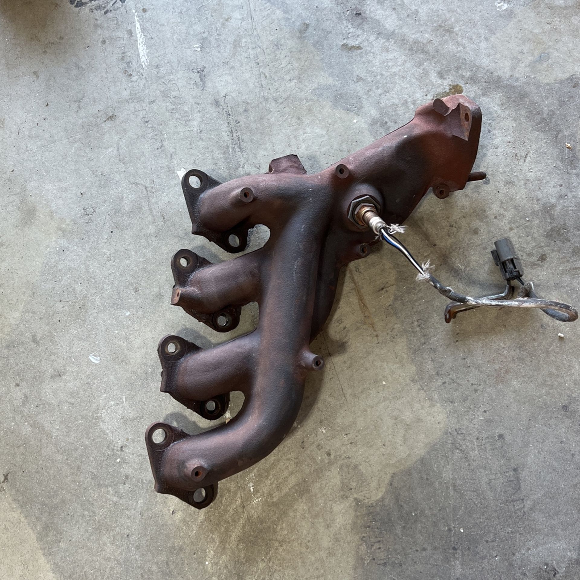 ２９３ Nissan 240sx KA24DE Exhaust Manifold for Sale in Palmdale, CA