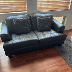 Real Leather Sofa – Excellent Condition – $180 (Miami)