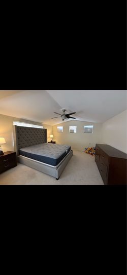 Bedroom furniture set