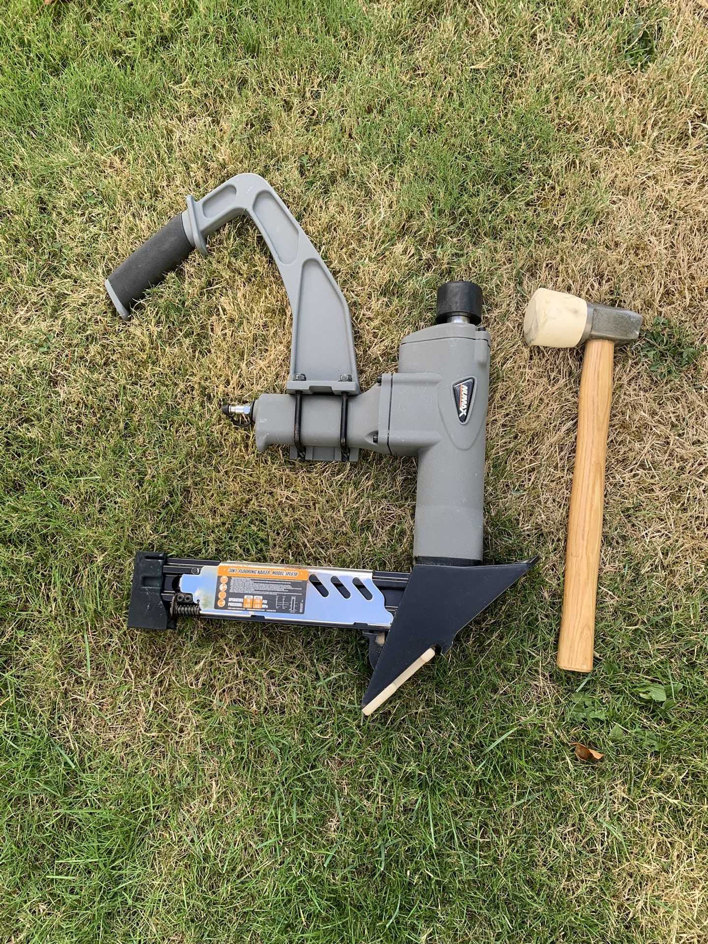 Flooring gun. Very good working condition. Finished with my project and don’t need it anymore.