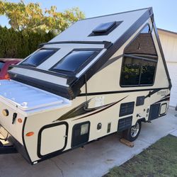 2018 Forest River Rockwood Premier 