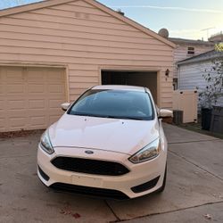 2016 Ford Focus · SE Sedan 4D