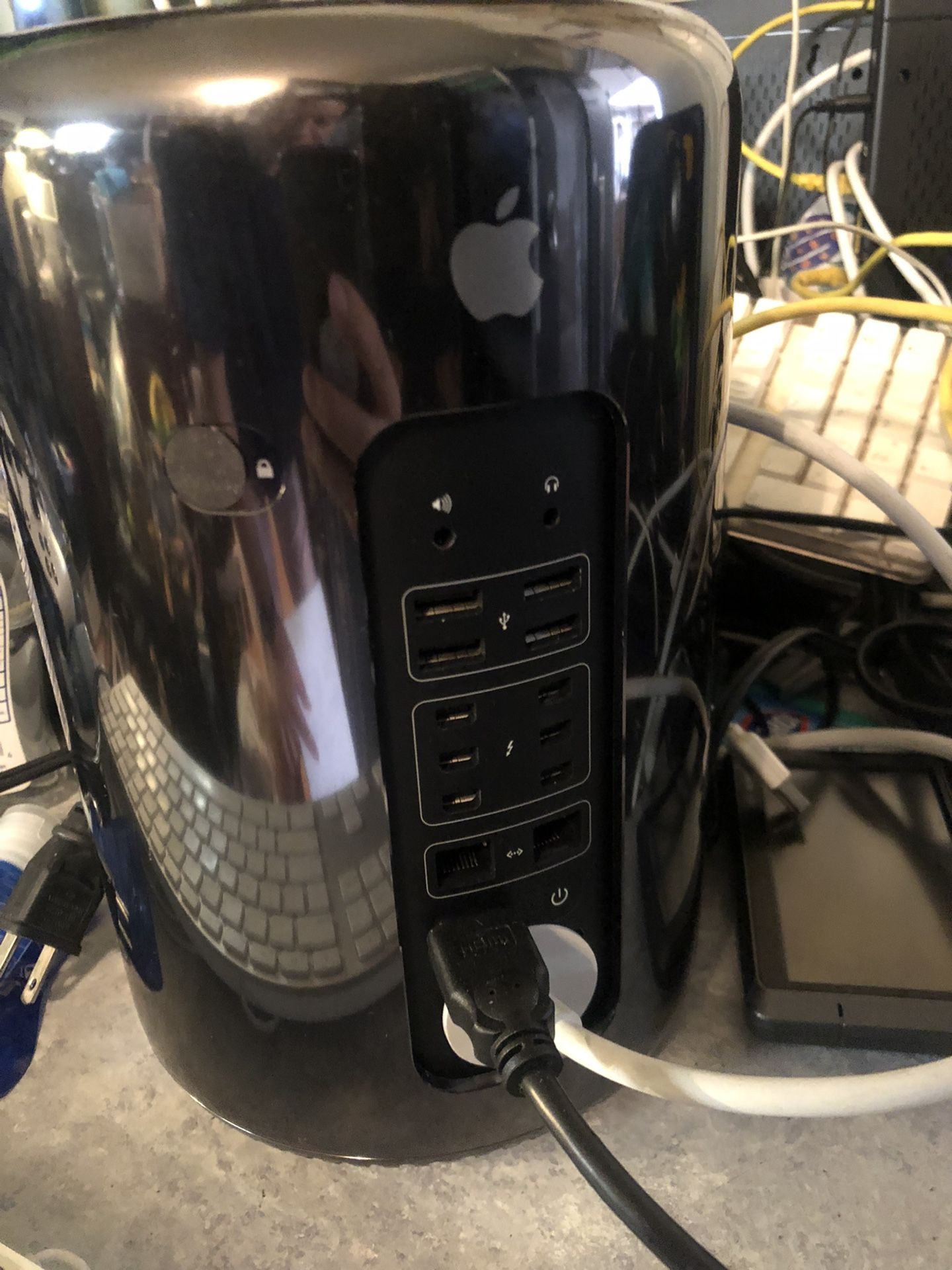 Apple Mac Pro Black Power Machine