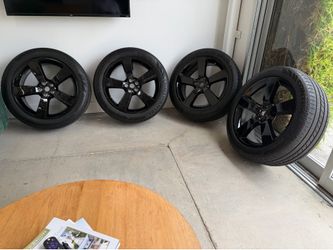 OEM 22" Land Rover Defender Gloss Black Wheels and Tires - Like New, 2,200 Miles