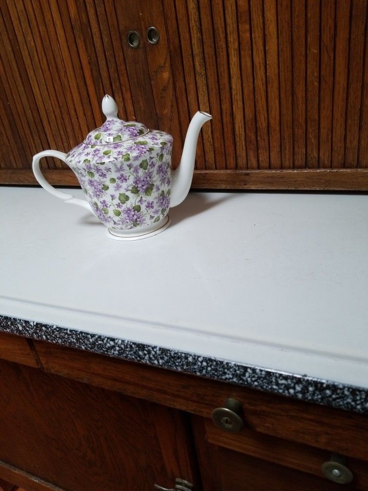 Adorable standard sized teapot for Sale in Lincoln Acres, CA OfferUp