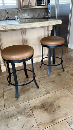2 Bar stools