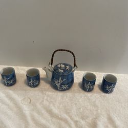 Japanese Porcelain Tea Set (Teapot + 4 Cups)