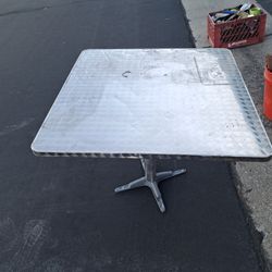 Table Polished / Brushed Stainless/ Aluminum 