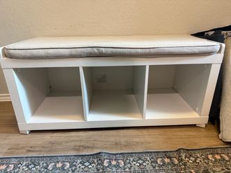 Cube storage bench