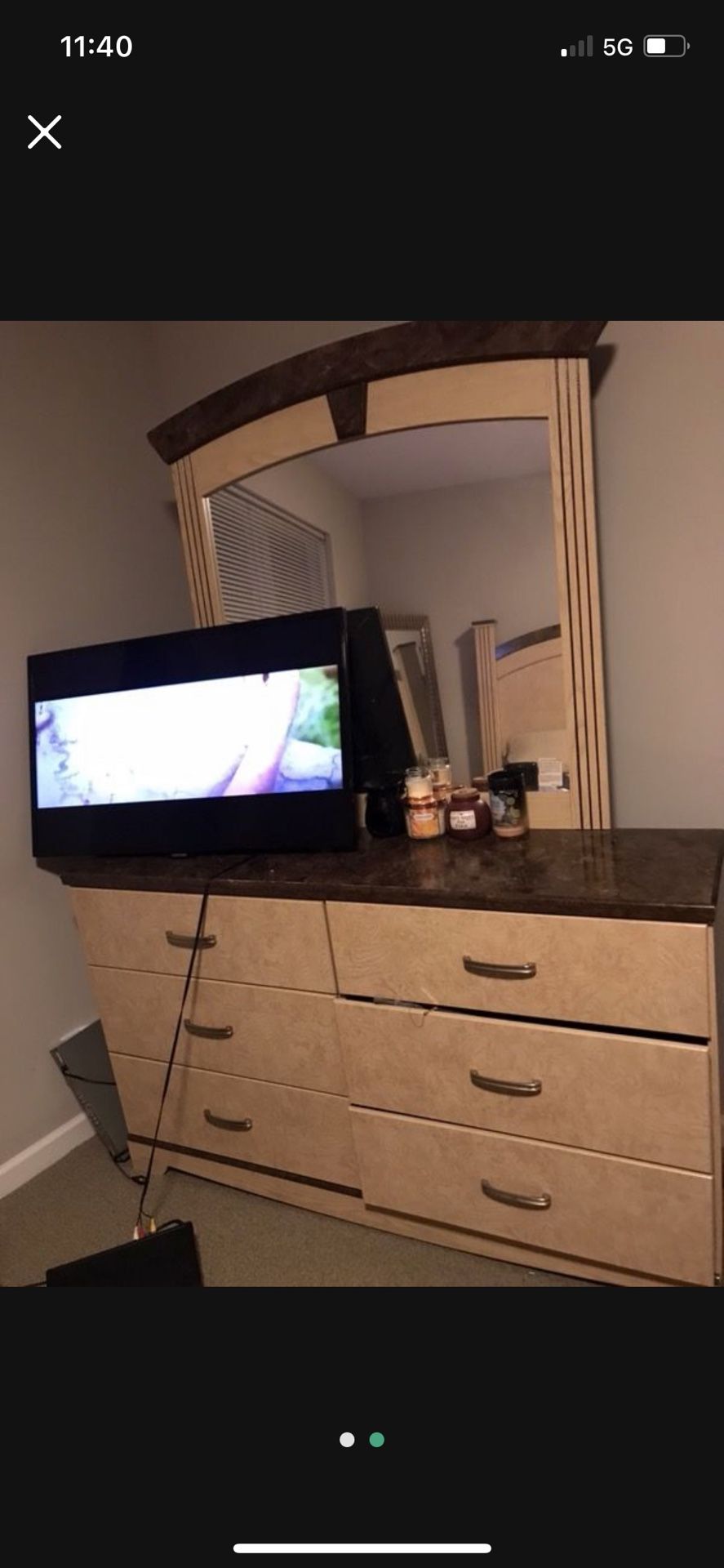 Free Pickup Only !  Dresser  & Mirror, 2 draws are unleveled & repairable