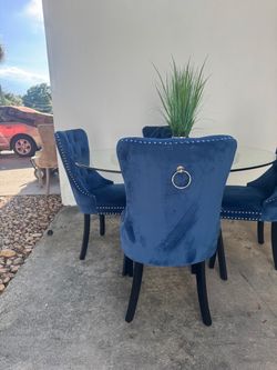 Round dining table and 4 blue velvet chairs