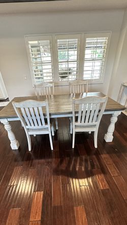 Farm Style Dining Table (living Spaces)