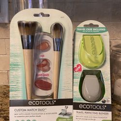 Set of ecotools custom match duo w cleanse pallet•travel perfecting blender w travel case•all for$12