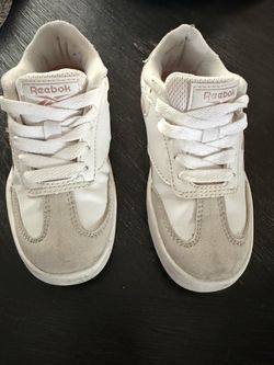 Girl tennis shoes