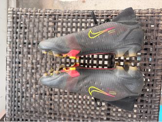 Soccer cleats