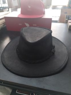 Genuine Leather Black Outback Minnetonka Hat XL Like New