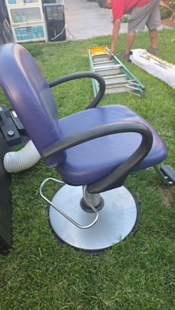 Hairstylist chair