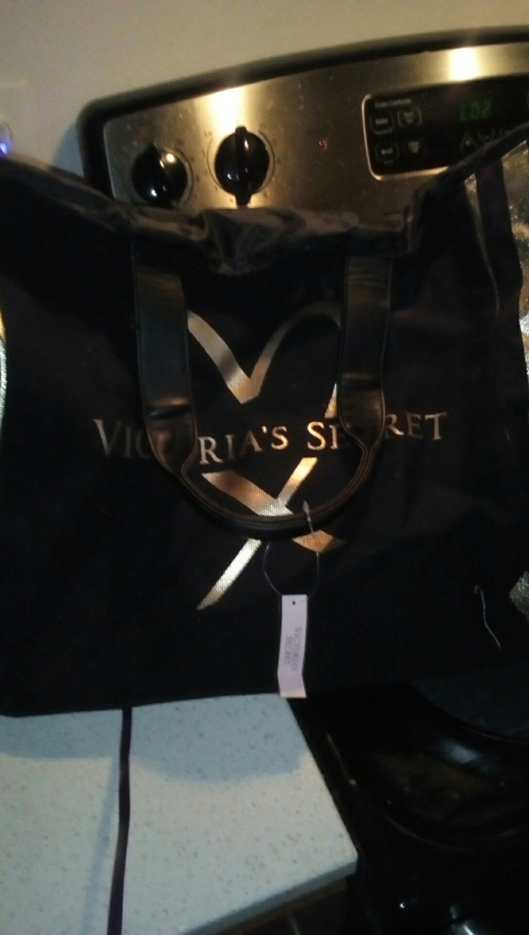 Victoria secret carry all travel bag. Brand new with tags. Retails for $54.