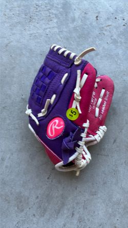 Tee ball glove