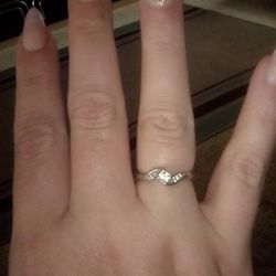 A Beautiful White Gold Diamond Ring,Size 8 