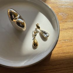 Gold Crystal dangle earrings 