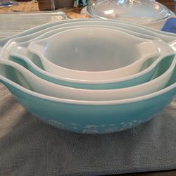Vintage Amish Pyrex Mixing Bowl Set Of 4