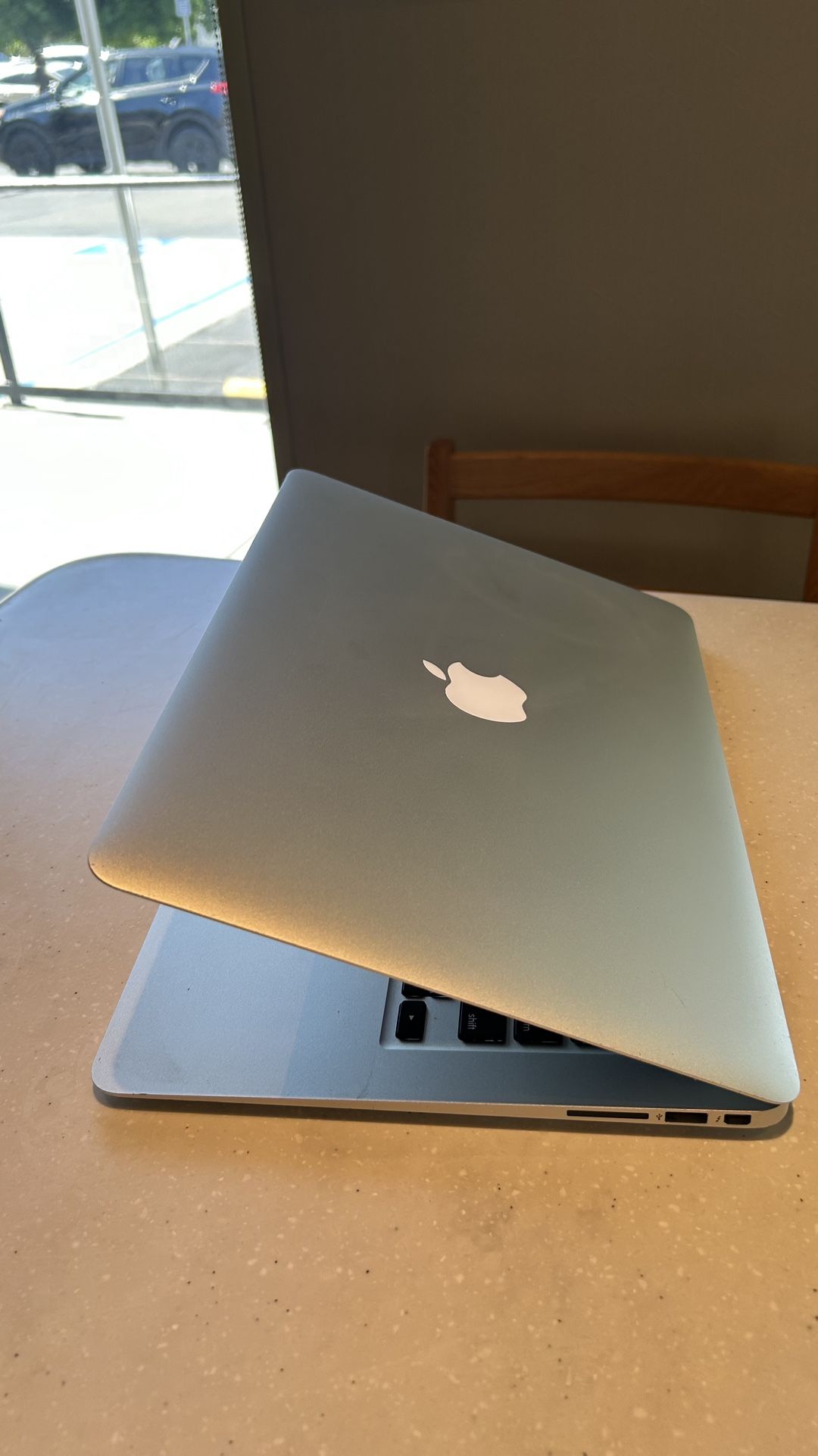 Apple MacBook Air 13” I5/8GB/256GB SSD $180