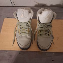 Air Jordan 5 Retro 'Jade Horizon' sneakers.