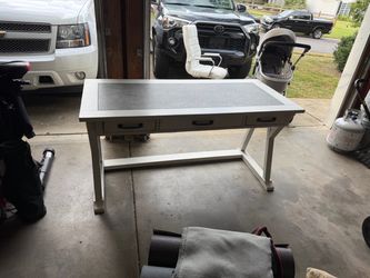 White Desk w optional chair
