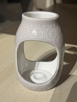 Light gray Ceramic Oil Burner / Wax Melt Warmer – Floral Pattern