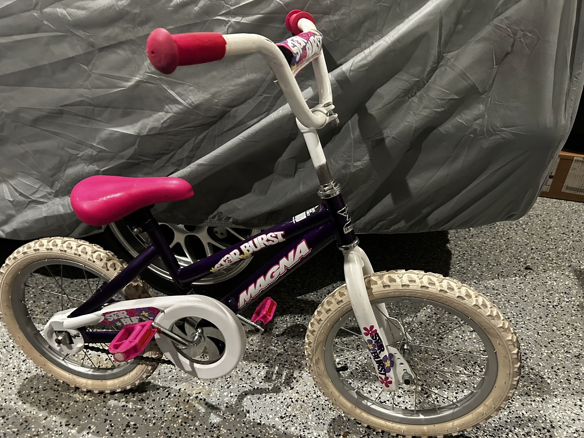 Dynacraft Childrens Bike Star Burst Bicycle Wheel for Exercise, Play, Gift Bicycle for Girls, Boys Ride Outside 16 Inch Wheels USED