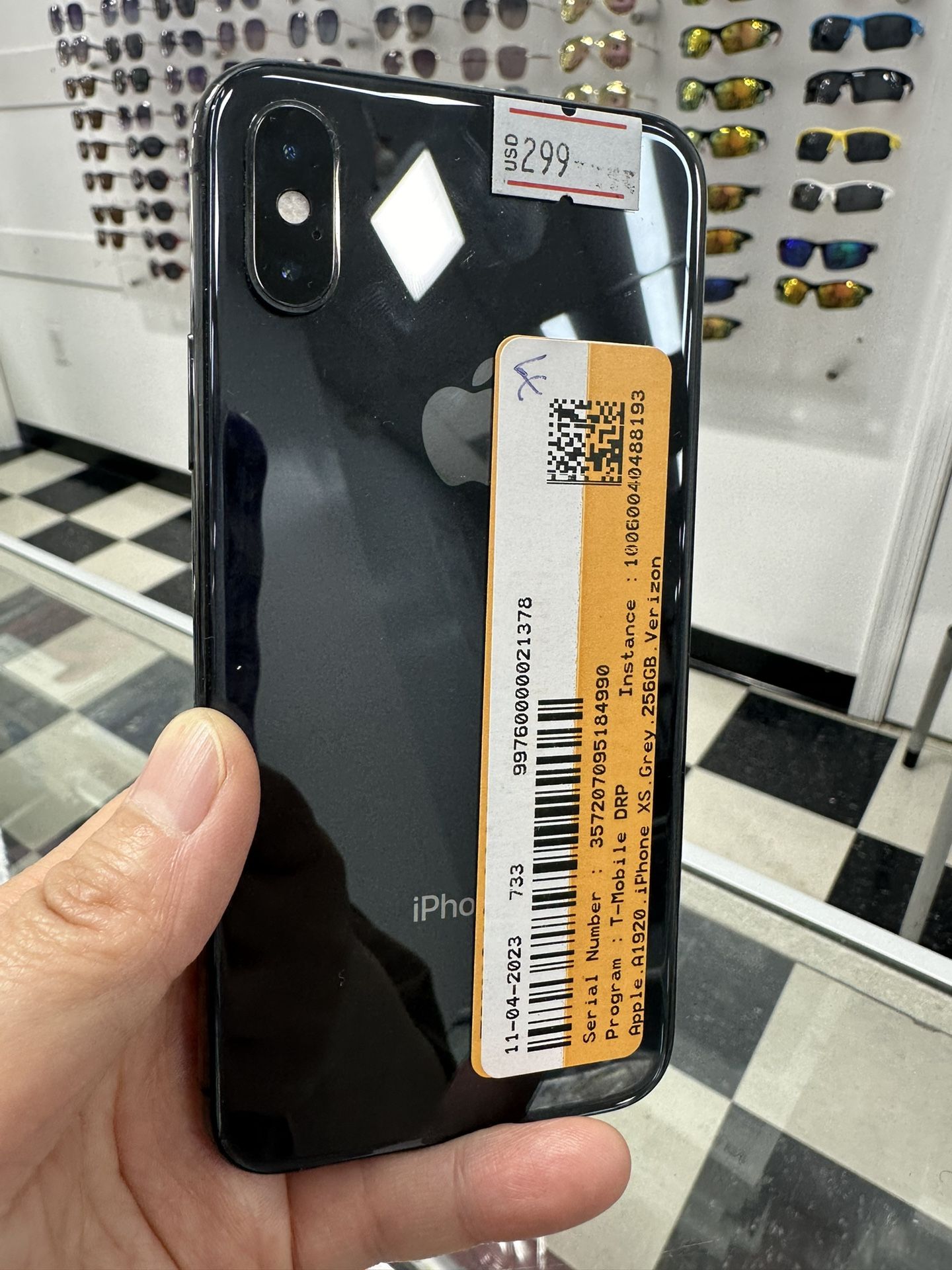 apple iPhone XS 256GB Unlocked Selling By Store 