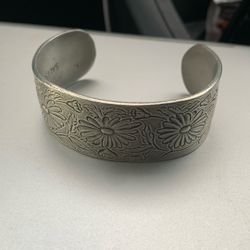 VTG Salisbury Pewter CUFF BRACELET Flowers SEPTEMBER ASTORS Silver