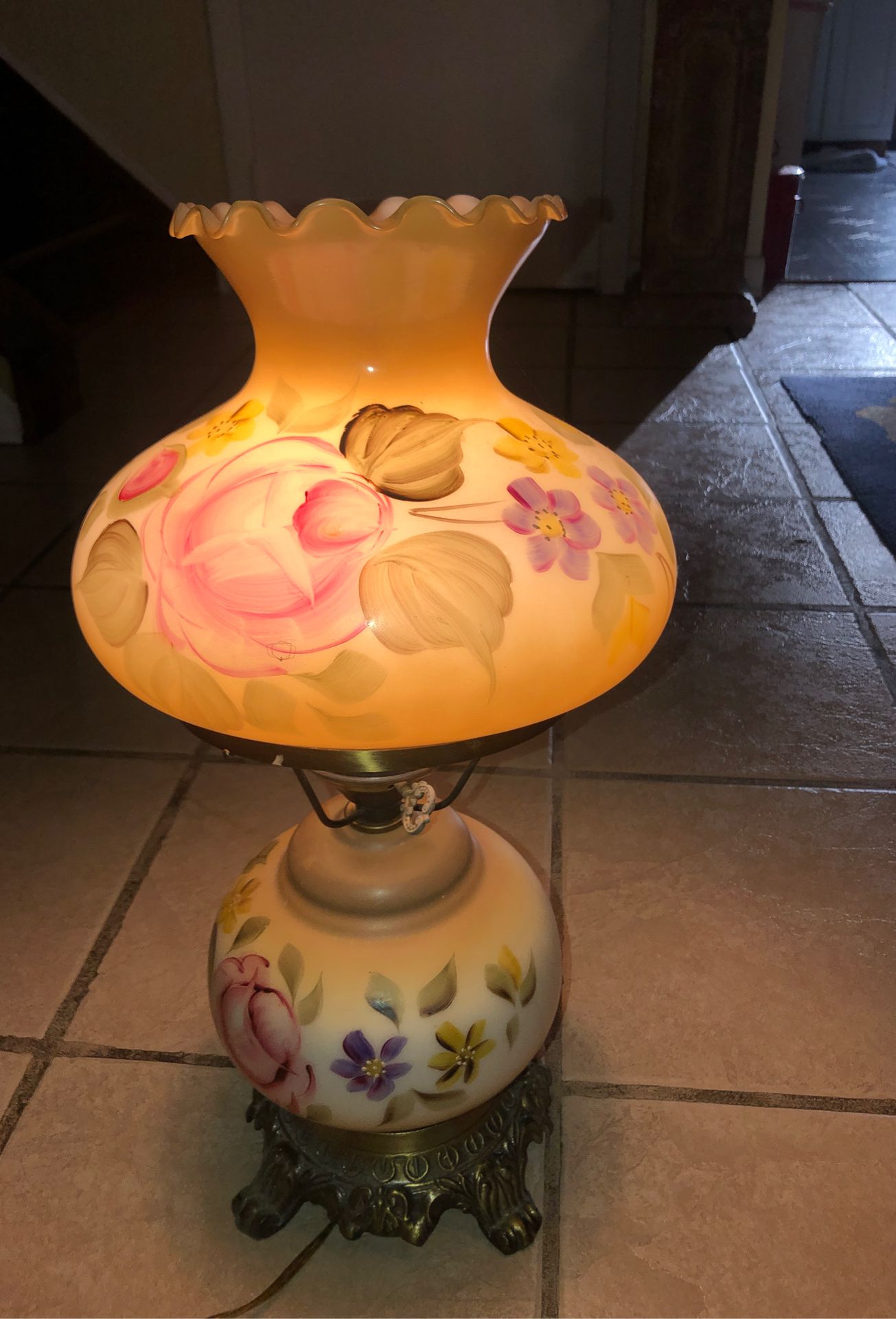 Vintage lamp!!20 in. Tall