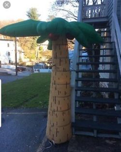 Inflatable coconut tree