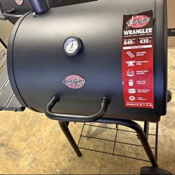 NEW Char-Griller Super Pro Charcoal Grill 30-in W Black Barrel Charcoal Grill
